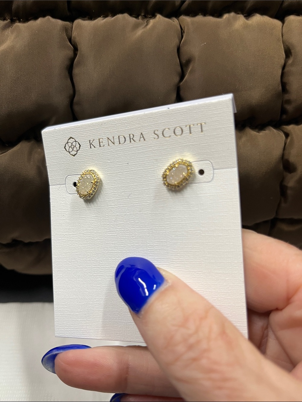 New Kendra Scott Gold and White Opal Elisa Stud Earrings - Picture 2 of 5